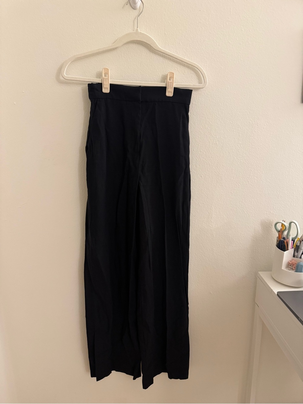 H&M Black Hight Waisted Wide Leg Trousers with Slits at the Bottom in Size 4
